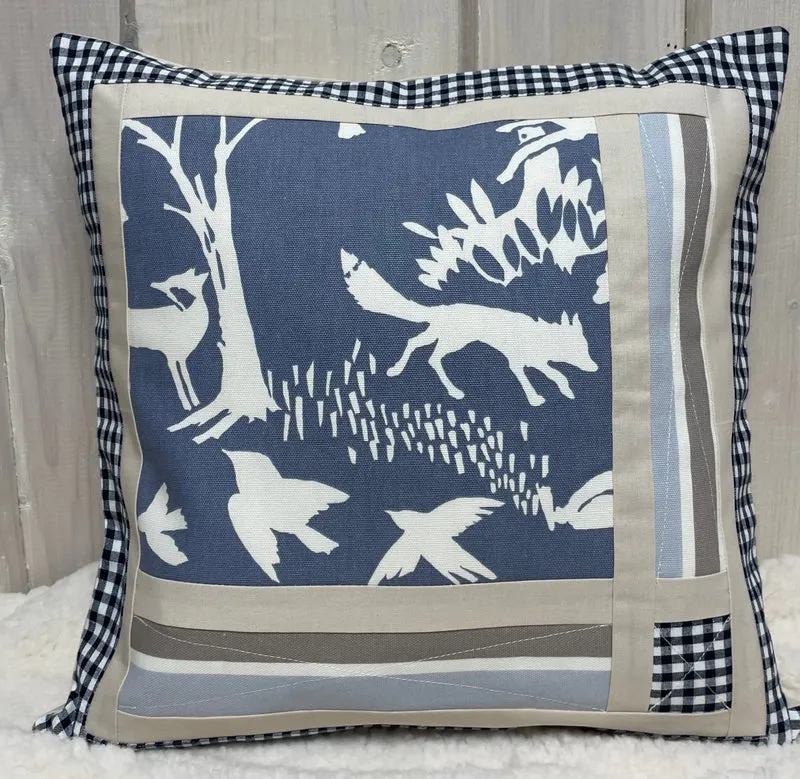 Patchwork Kissenhülle, Landhausstil Kissenbezug, blau / creme 40x40cm.