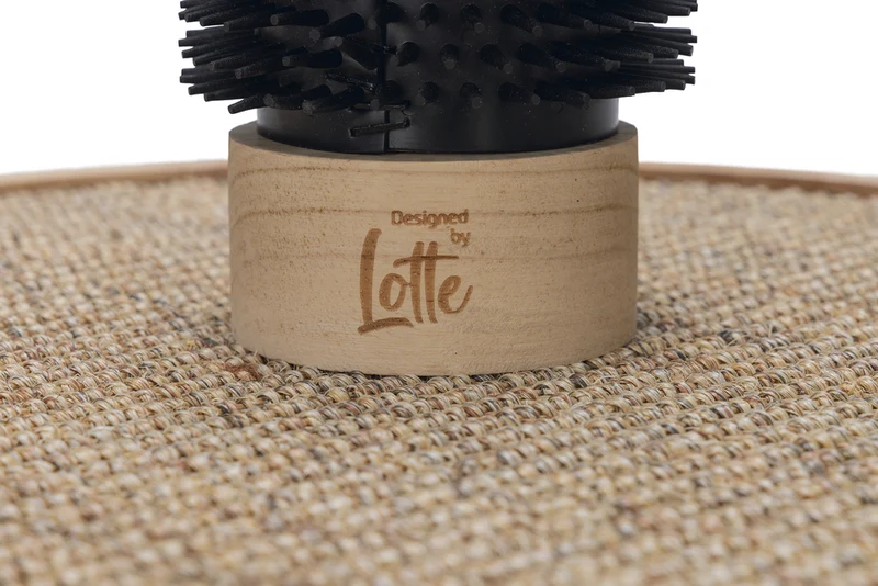 Designed by Lotte Fida – Kratzstamm aus Holz für Katzen