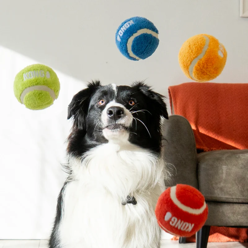 KONG Sport Softies Ball – Weicher Hundeball aus Sherpa-Fleece | S, M & L