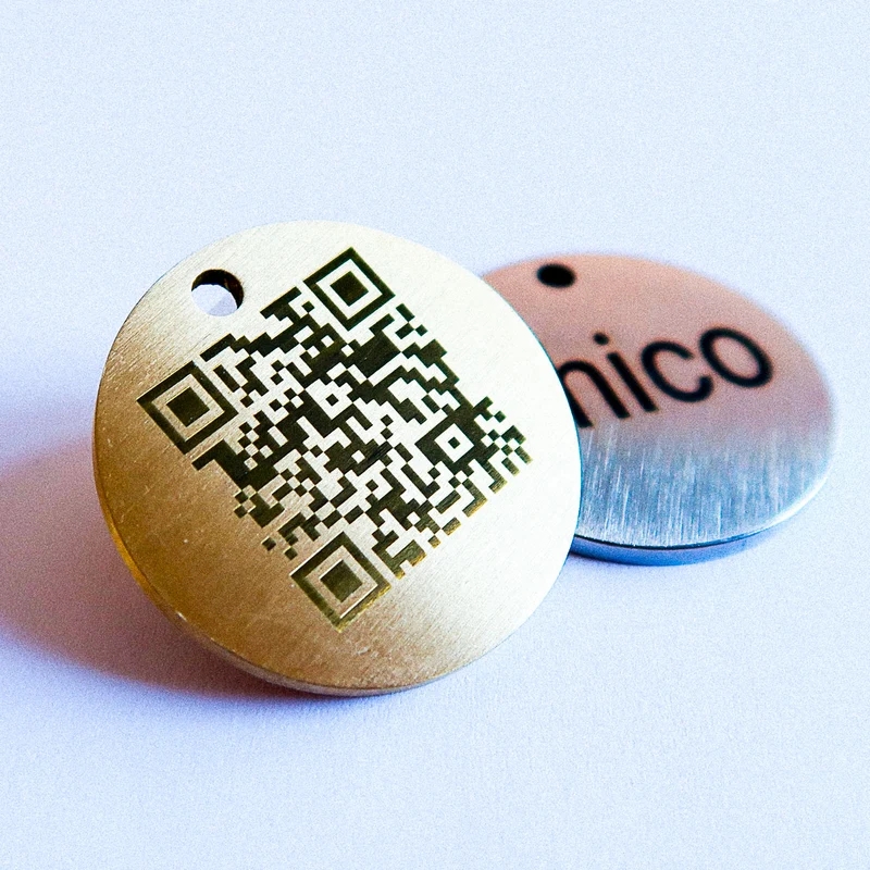 SOS Hundemarke mit Gravur QR Code und Name / Telefon / Tasso