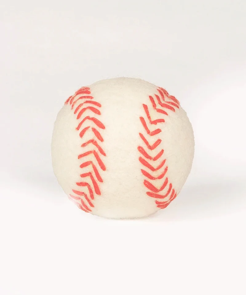 BUDDY. Hundespielzeug aus Schafwolle "Baseball"