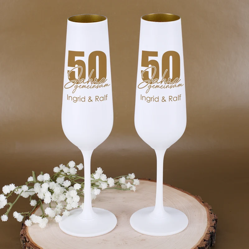 Personalisiertes Geschenkset zur goldenen Hochzeit mit Chardonnay & gravierten Sektgläsern