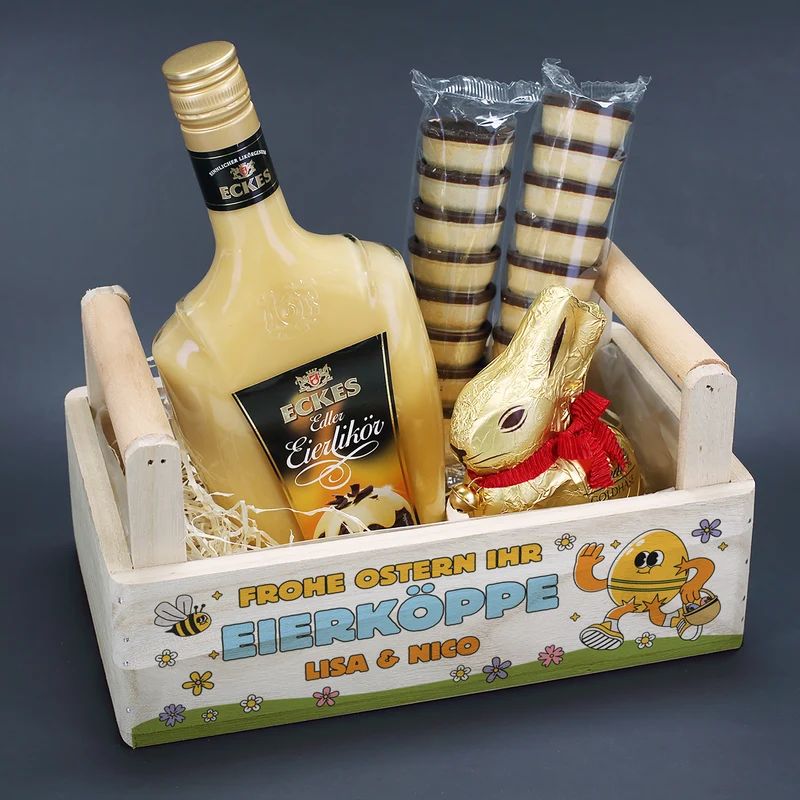 Personalisiertes Geschenkset zu Ostern mit Lindt Goldhase & Eierlikör im Holzkorb 'ihr Eierköppe'