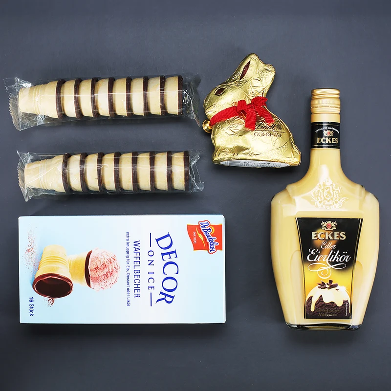 Personalisiertes Geschenkset zu Ostern mit Lindt Goldhase & Eierlikör im Holzkorb 'ihr Eierköppe'