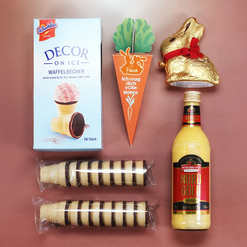 Oster Geschenkset im Holzkorb 'Frohe Ostern' mit personalisierter Möhre, Eierlikör & Lindt Schokolade
