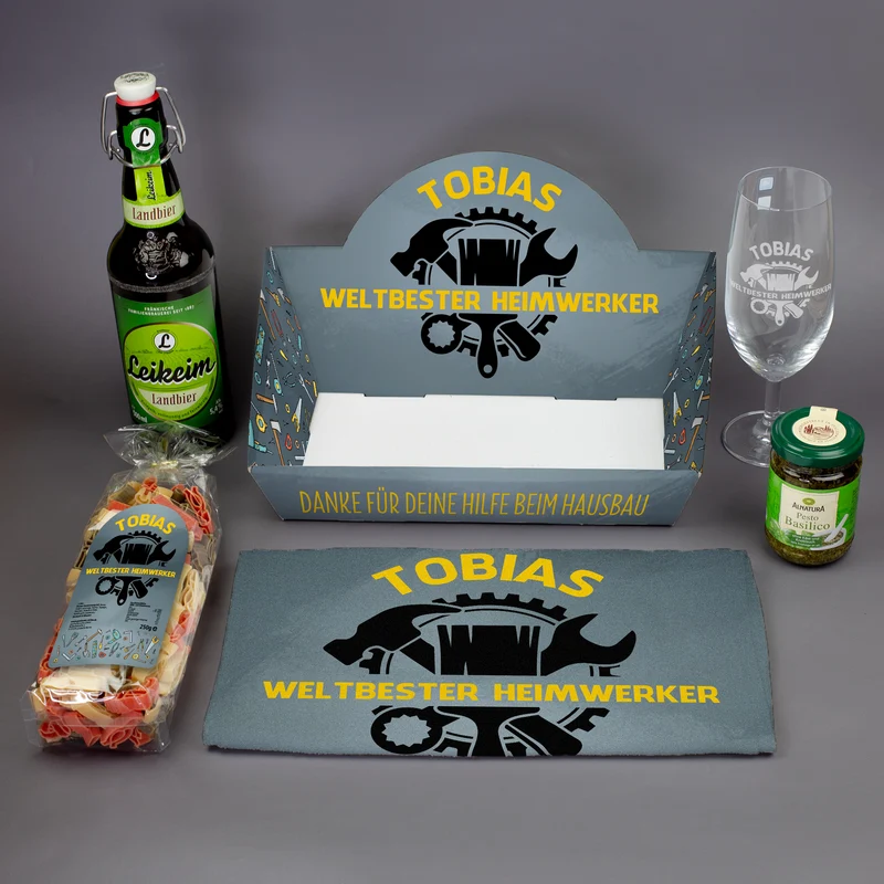 Personalisiertes Geschenkset für Handwerker | Präsentkorb mit Handtuch, Bierglas, Landbier, Nudeln & Pesto