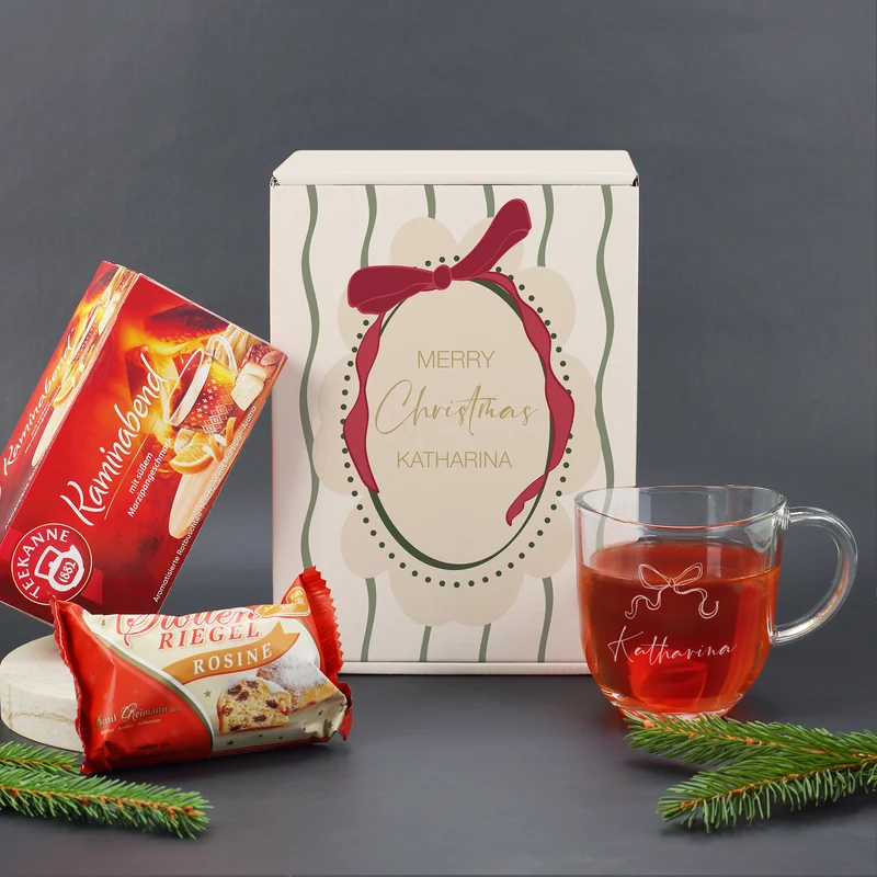 Personalisiertes Geschenkset zu Weihnachten mit Glastasse, Tee, Stollen & Geschenkbox
