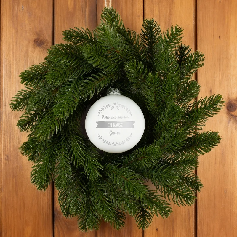 Türkranz & Wandschmuck mit personalisierter Christbaumkugel in Rot oder Weiß | Weihnachtsdeko