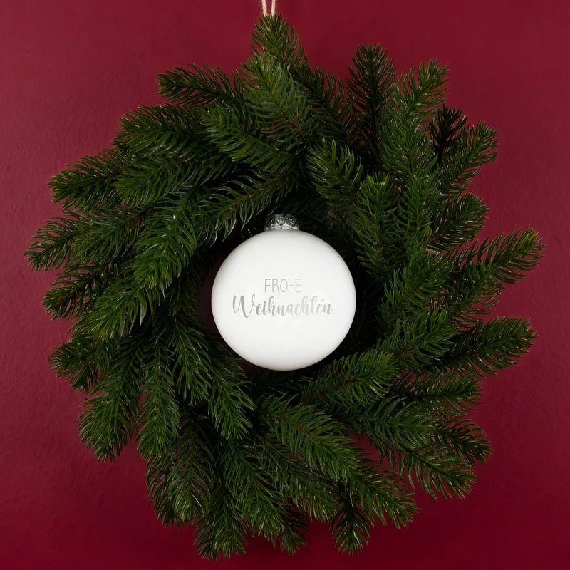 Türkranz & Wandschmuck mit gravierter Kugel 'Frohe Weihnachten' in Rot oder Weiß | Weihnachtsdeko