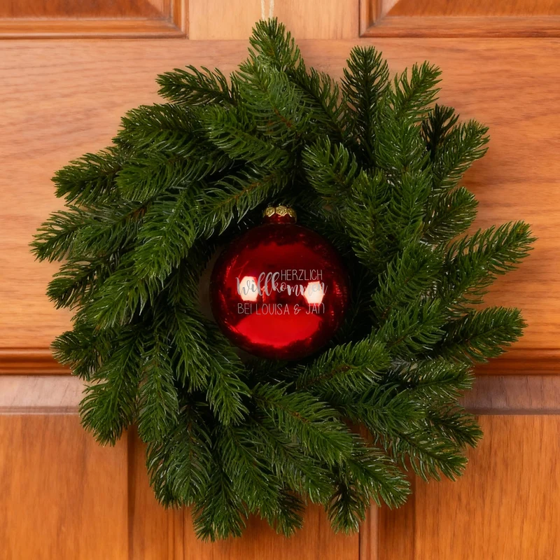 Türkranz mit personalisierter Kugel 'Willkommen' und Wunschgravur zu Weihnachten in Rot oder Weiß