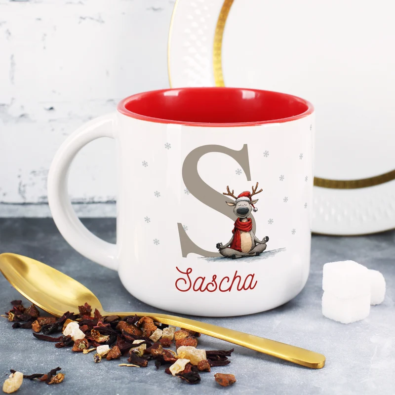 Personalisiertes Geschenkset mit Yoga-Rentier für Weihnachten – Tasse, Tee, Kerze & Lindorkugeln