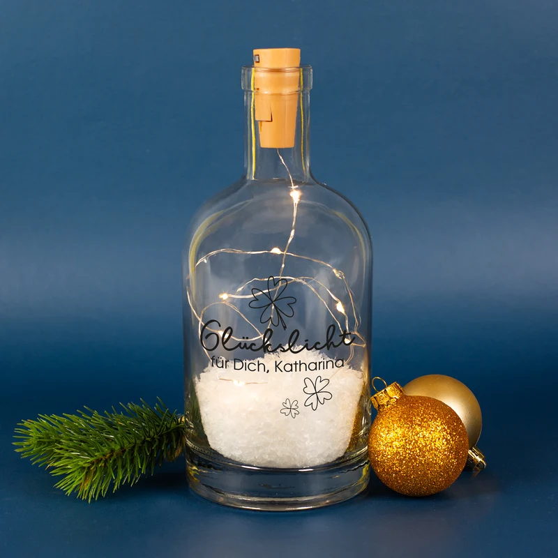 Personalisierte LED Deko-Karaffe 'Glückslicht' mit Text & Schnee | Geschenk zu Weihnachten & Neujahr