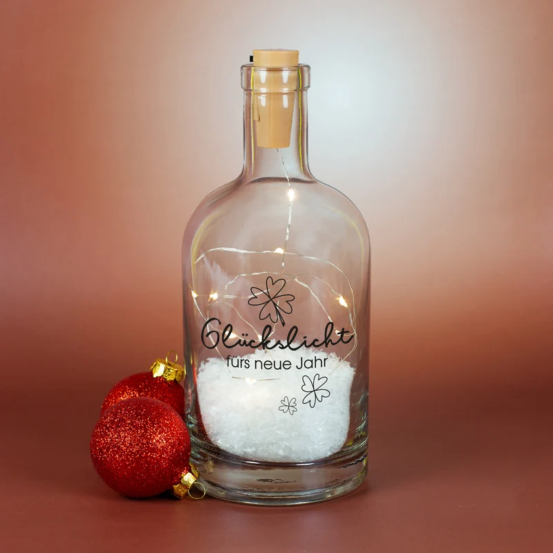 Personalisierte LED Deko-Karaffe 'Glückslicht' mit Text & Schnee | Geschenk zu Weihnachten & Neujahr