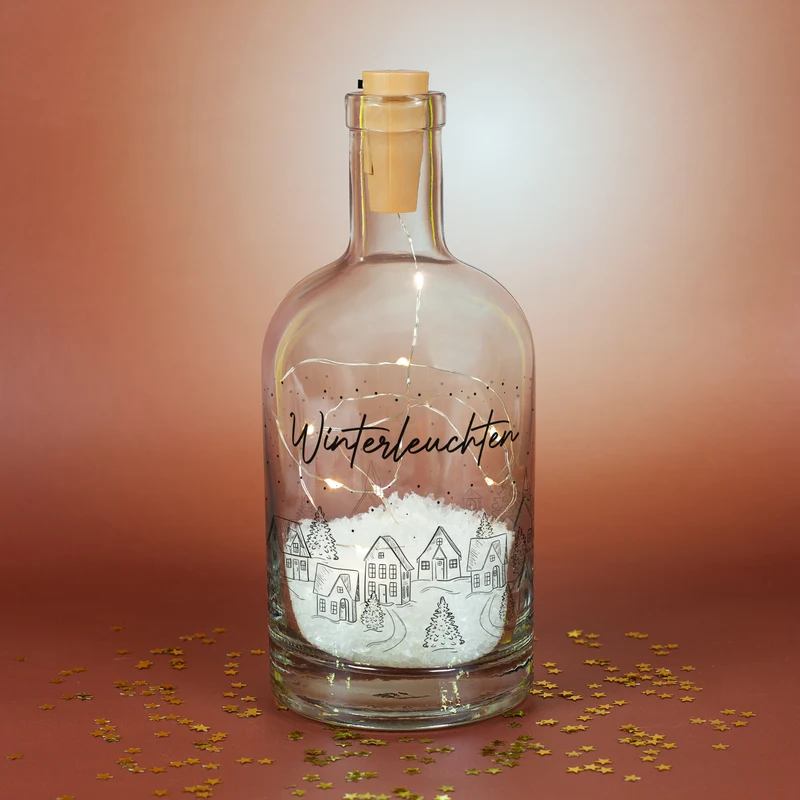 Personalisierte LED Deko-Karaffe 'Winterleuchten' mit Winterdorf & Wunschtext | Weihnachtsgeschenk