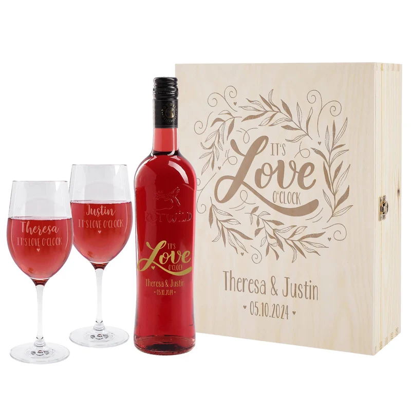 It's love o'clock - edles Geschenkset mit Weingläsern, Weinflasche und gravierter Holzbox