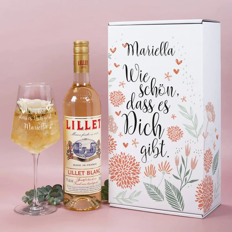 Wie schön, dass es Dich gibt - Lillet Geschenkset mit graviertem Glas und Präsentbox