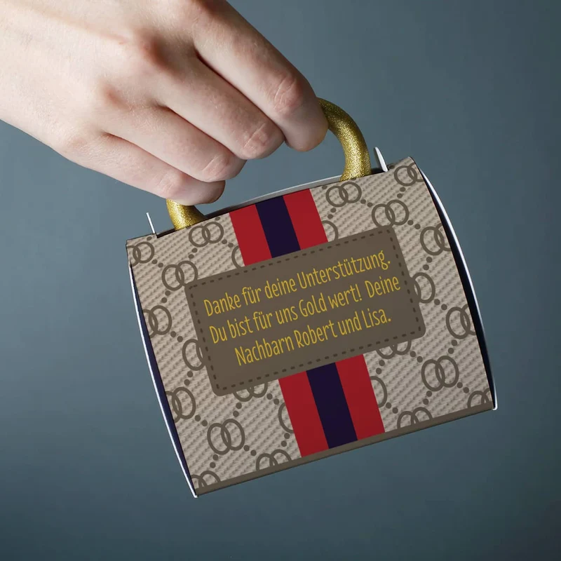 Goldtasse "Du bist Gold wert" mit Name in Tassentasche im Designer-Look