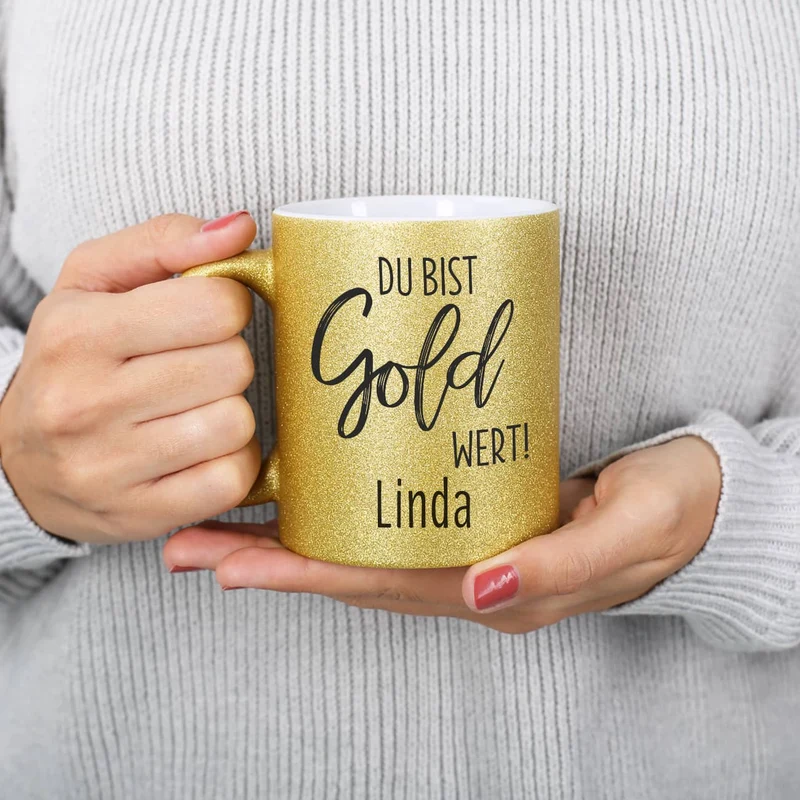 Goldtasse "Du bist Gold wert" mit Name in Tassentasche im Designer-Look