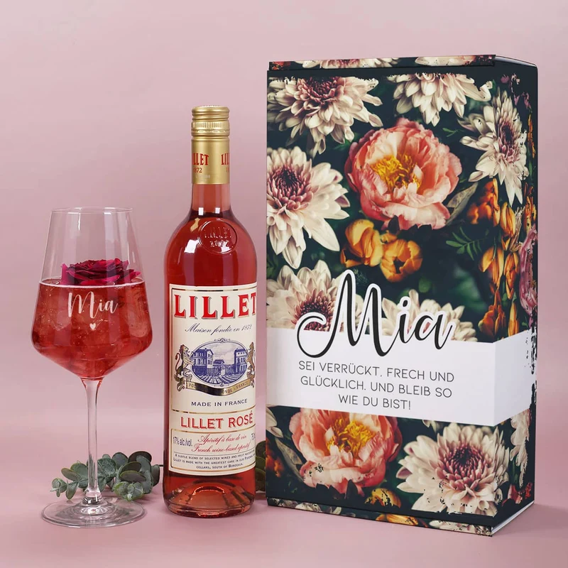 Lillet Geschenkset mit graviertem Weinglas und eleganten Vintage Blumenmotiv