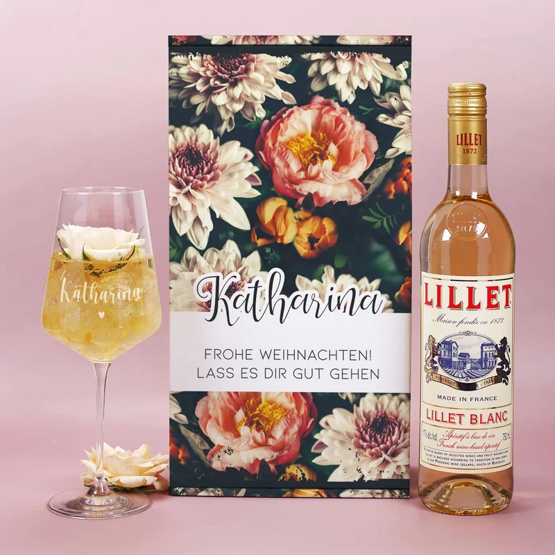 Lillet Geschenkset mit graviertem Weinglas und eleganten Vintage Blumenmotiv