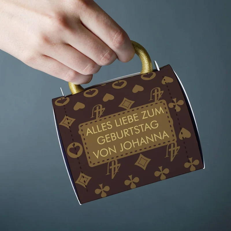 Personalisierte goldene Tasse mit Tassentasche im Designer-Look