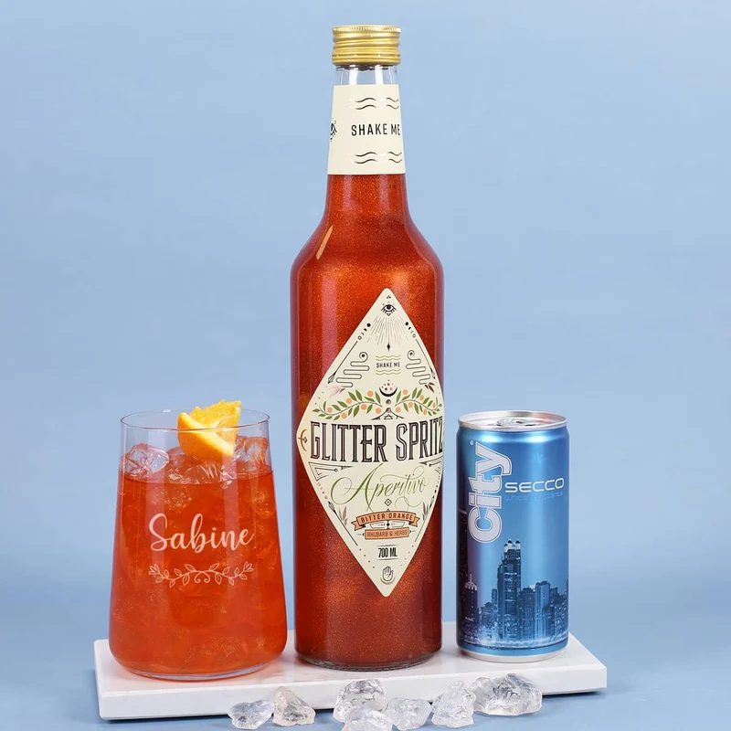 Geschenkset zum Muttertag mit graviertem Glas und blumiger Geschenkverpackung