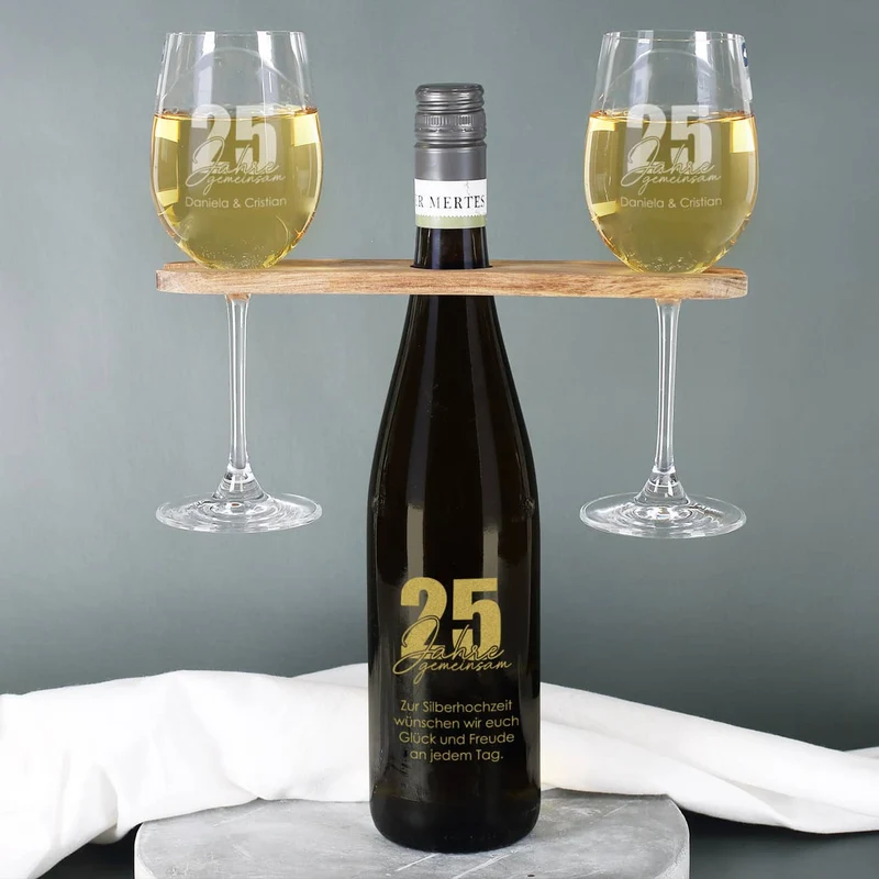 25 Jahre gemeinsam - Geschenkset mit gravierten Weingläsern und Weiflasche