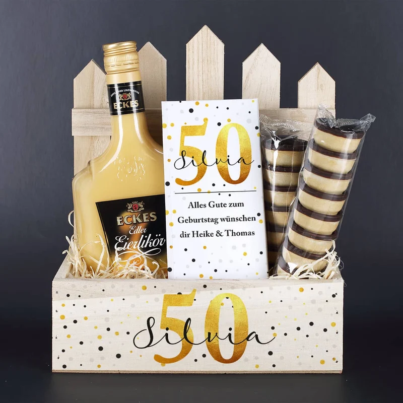 Geschenkset zum Geburtstag mit Eierlikör, Schokolade und Waffelbechern im Geschenkkorb