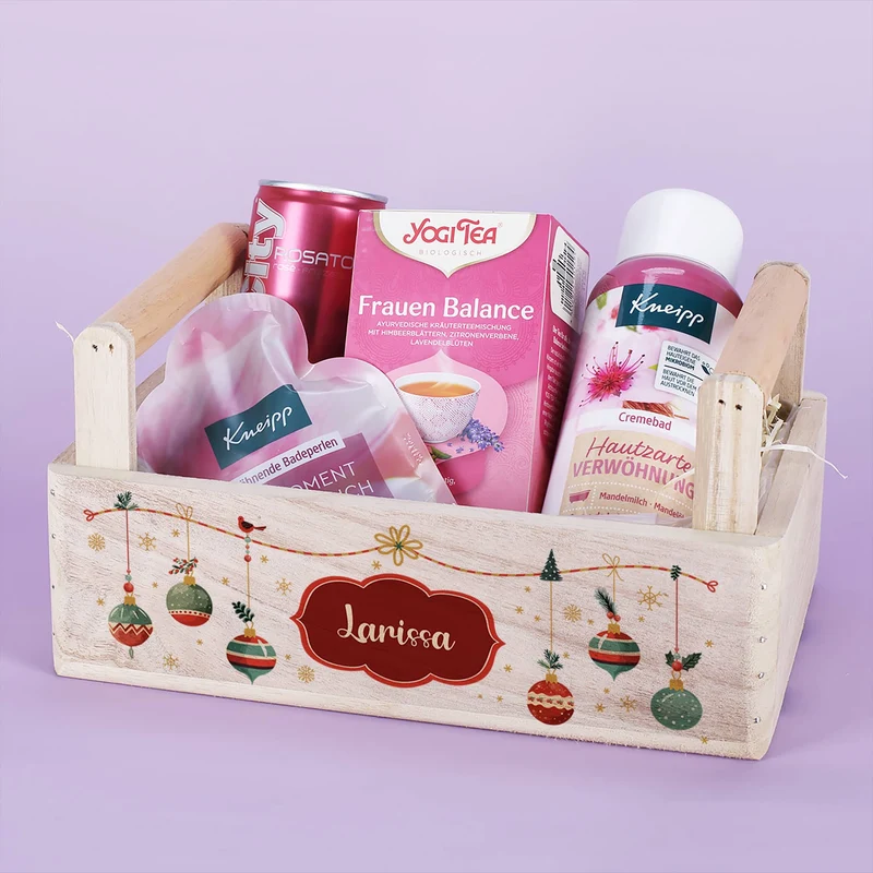 Weihnachtlicher Wellness Geschenkkorb für Frauen mit Namensaufdruck