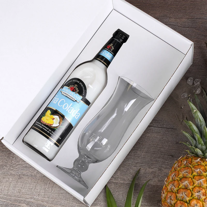 Personalisiertes Cocktail Geschenkset mit Pina Colada, Cocktailglas und Geschenkbox | Prost auf dich!