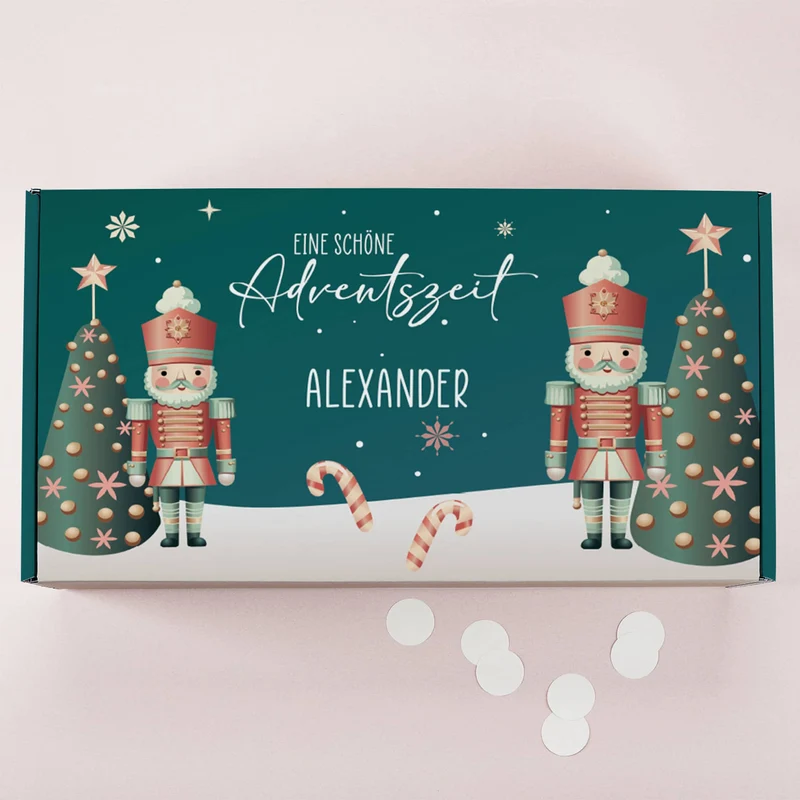 Weihnachtsstollen mit personalisierter Verpackung im Nussknacker Motiv