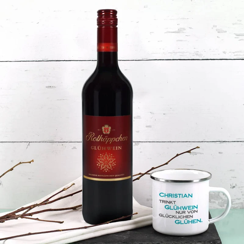 Glühwein und Tasse - nur von glücklichen Glühen