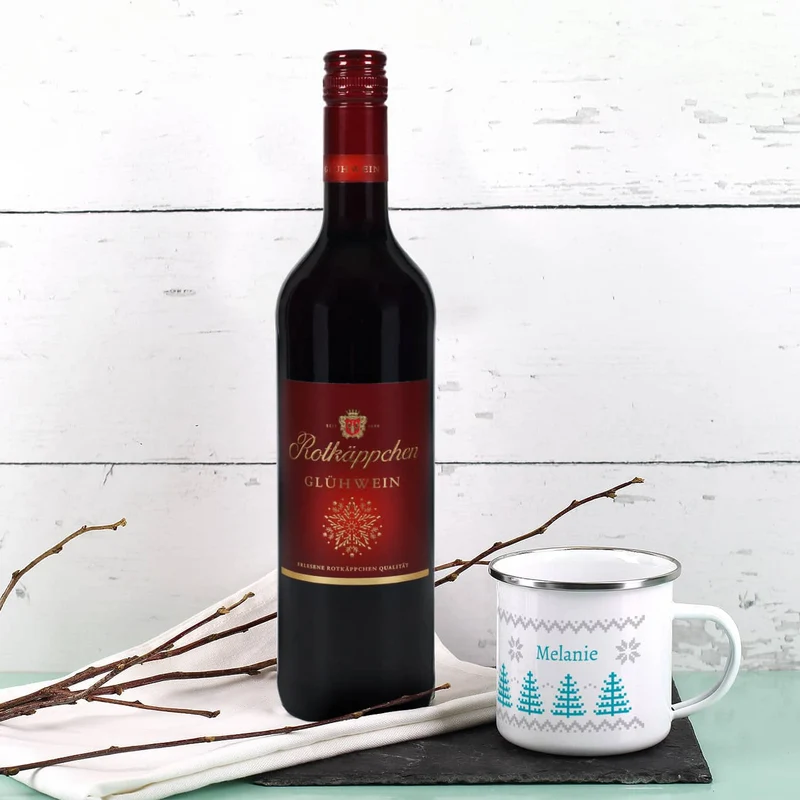 Glühwein und persönliche Tasse mit Norweger-Muster