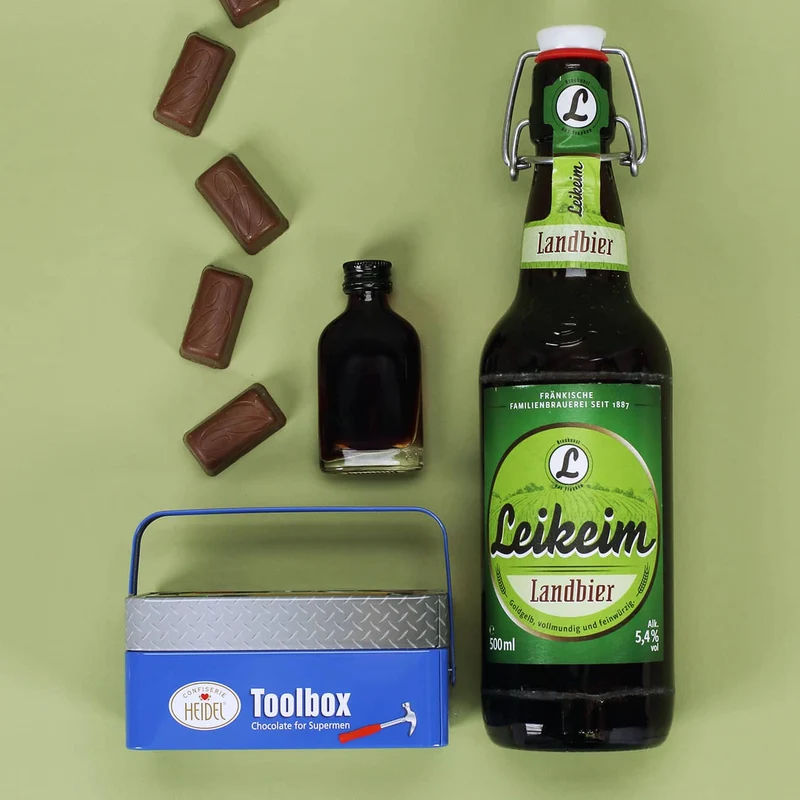Geschenkkorb für Männer mit persönlichem Druck und verschiedenen Füllungen