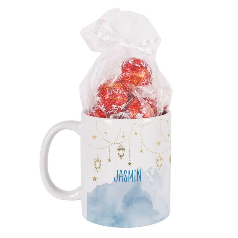Geschenkset zu Ramadan mit personalisierter Tasse im Laternen-Design und süßer Füllung nach Wahl