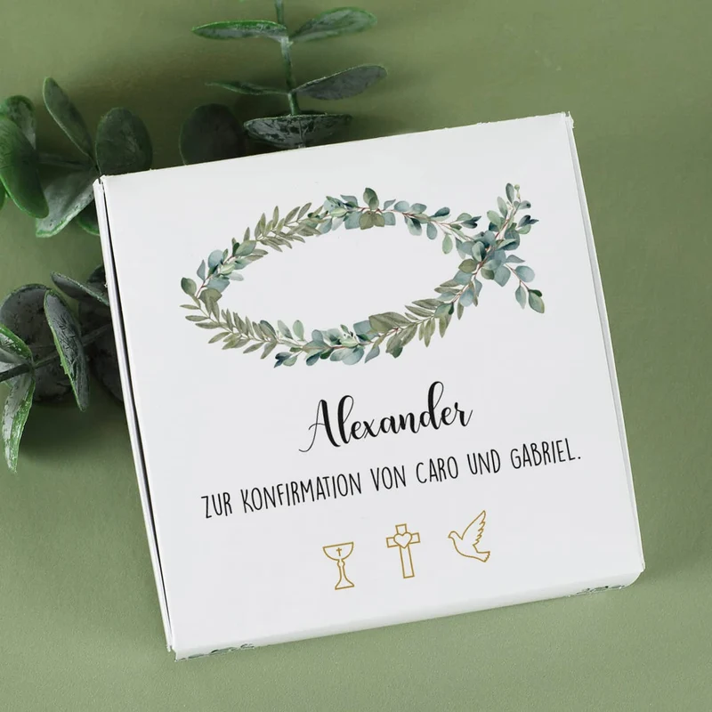 Halskette mit graviertem Kreuz zu Kommunion, Konfirmation, Taufe in Geschenkbox