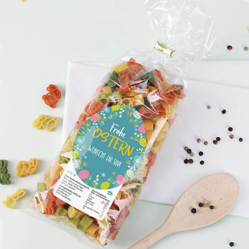 Geschenkset zu Ostern mit Hasennudeln, Salamiherzen, Eierbecher und Lindthase