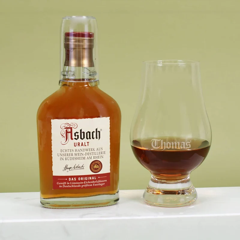 Nicht alt, sondern Vintage - Asbach Uralt Geschenkset mit graviertem Glas