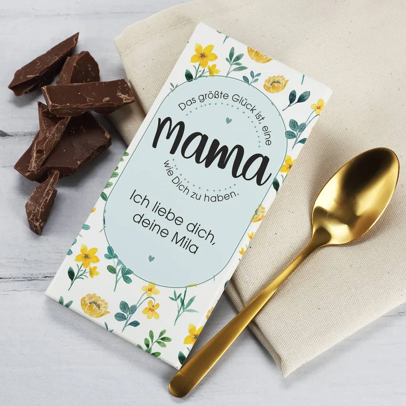 Geschenktüte mit Schokolade und Tasse für die beste Mama