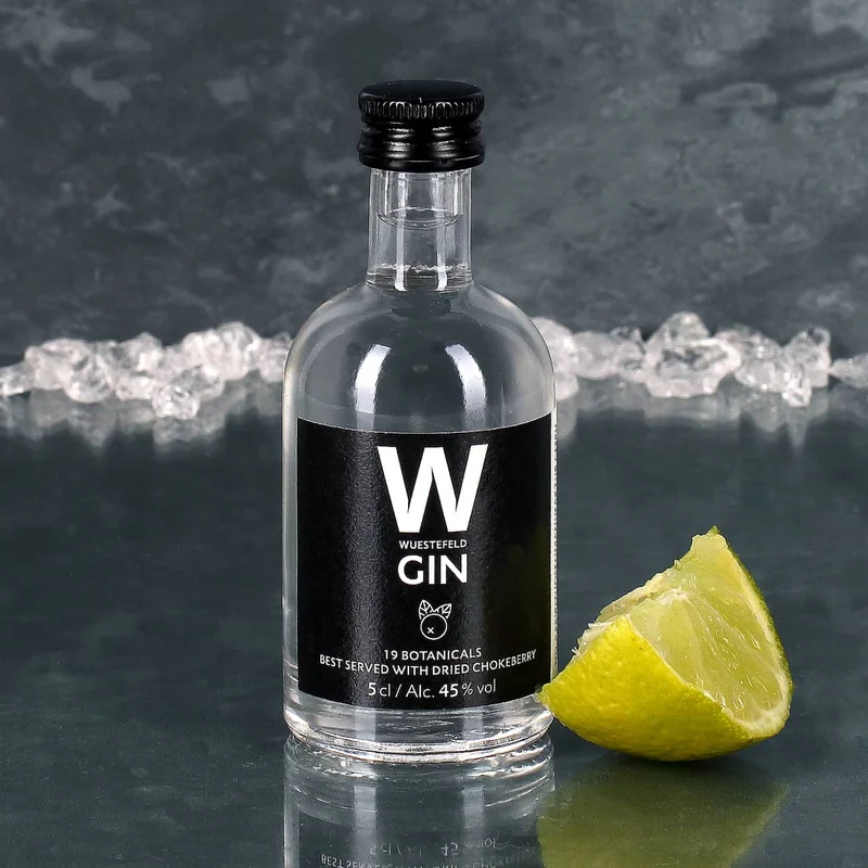 Wuestefeld Gin mit graviertem Gin-Glas in bedruckter Geschenkverpackung für be-gin-liche Weihnachten