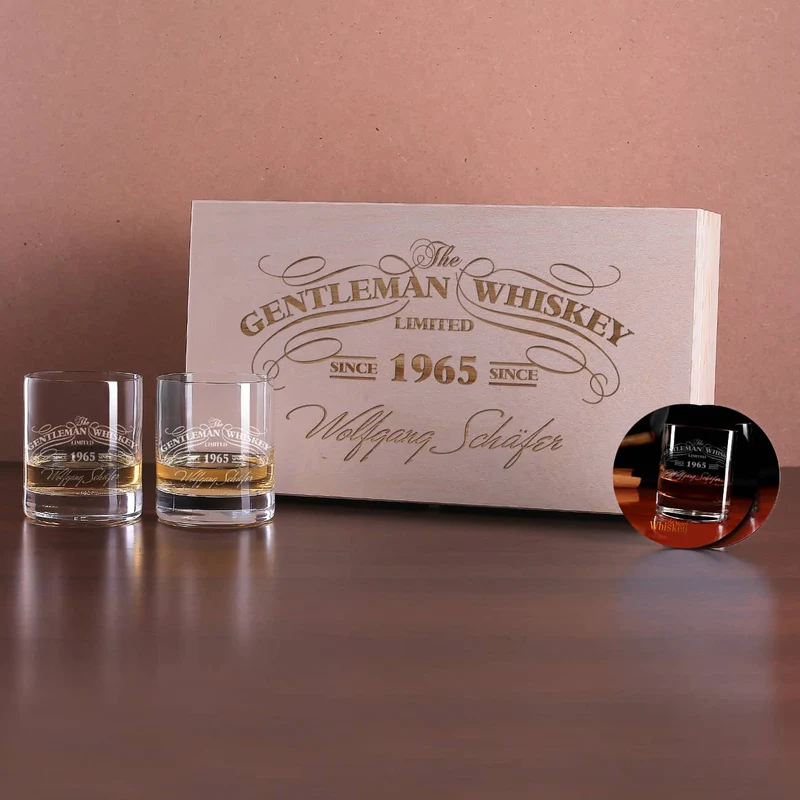 Whisky-Set in gravierter Holzkiste inkl. Gläser und Untersetzer