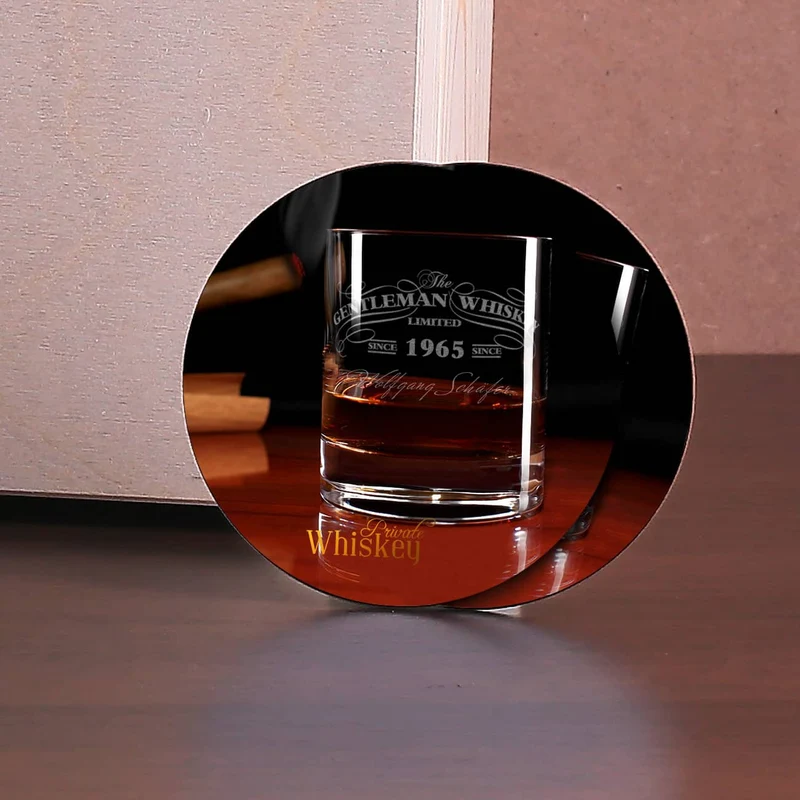 Whisky-Set in gravierter Holzkiste inkl. Gläser und Untersetzer
