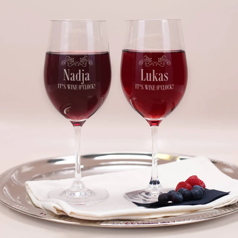 Weingeschenk Set - It`s Wine o`clock! - mit gravierter Weinflasche, Weingläsern und Weinbutler