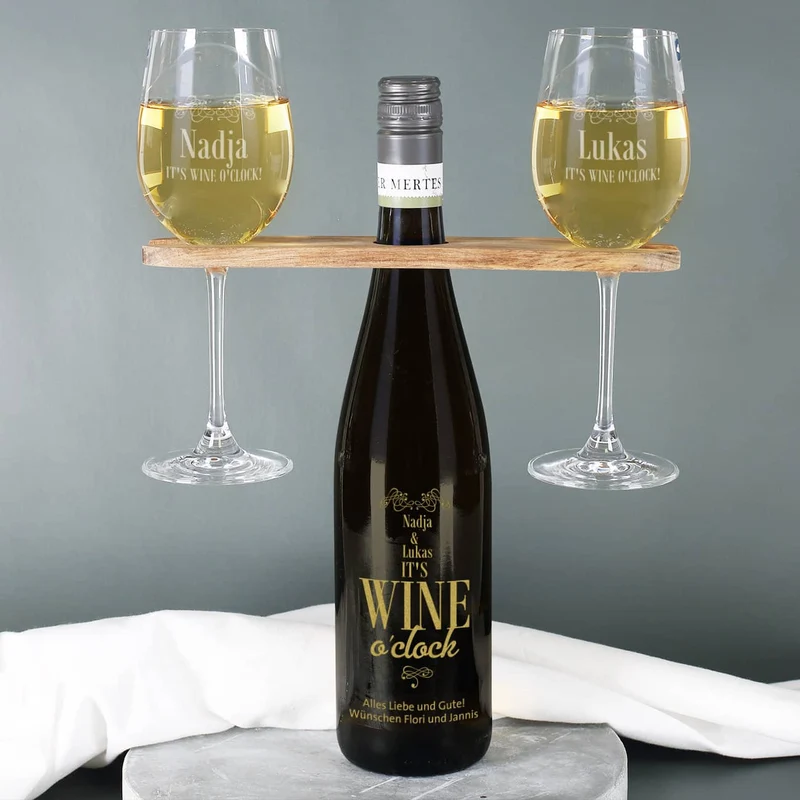 Weingeschenk Set - It`s Wine o`clock! - mit gravierter Weinflasche, Weingläsern und Weinbutler