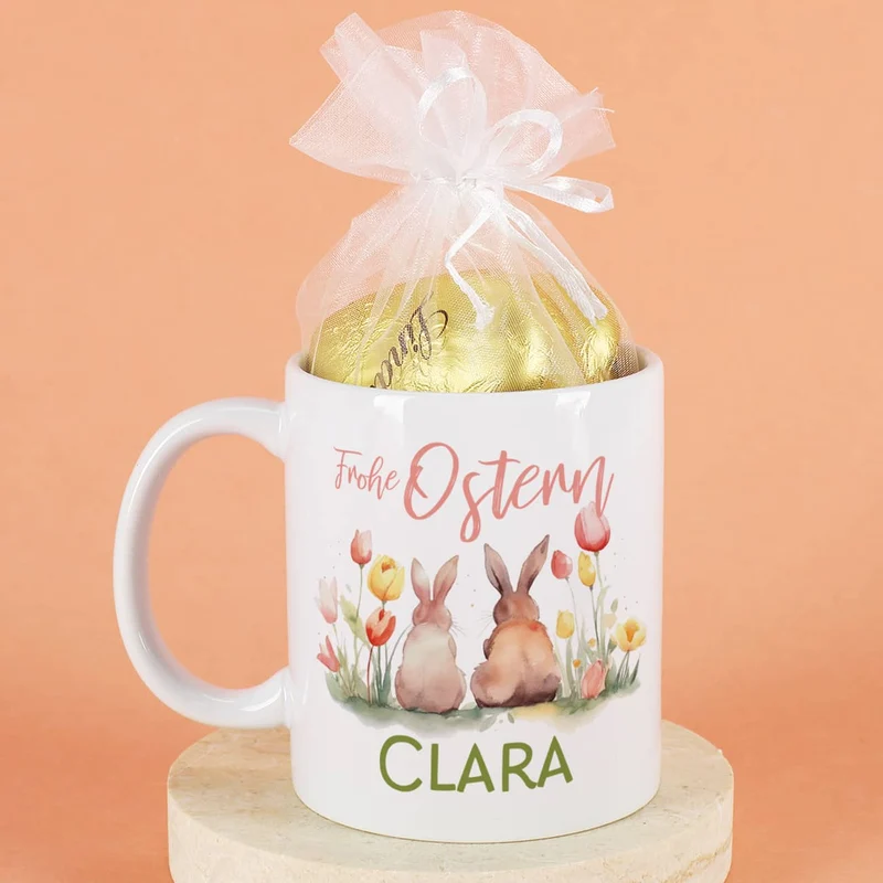 Frohe Ostern - Tasse mit Hasen, Blumen, Name - gefüllt mit Lindt Schokoherzen
