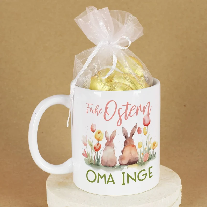 Frohe Ostern - Tasse mit Hasen, Blumen, Name - gefüllt mit Lindt Schokoherzen