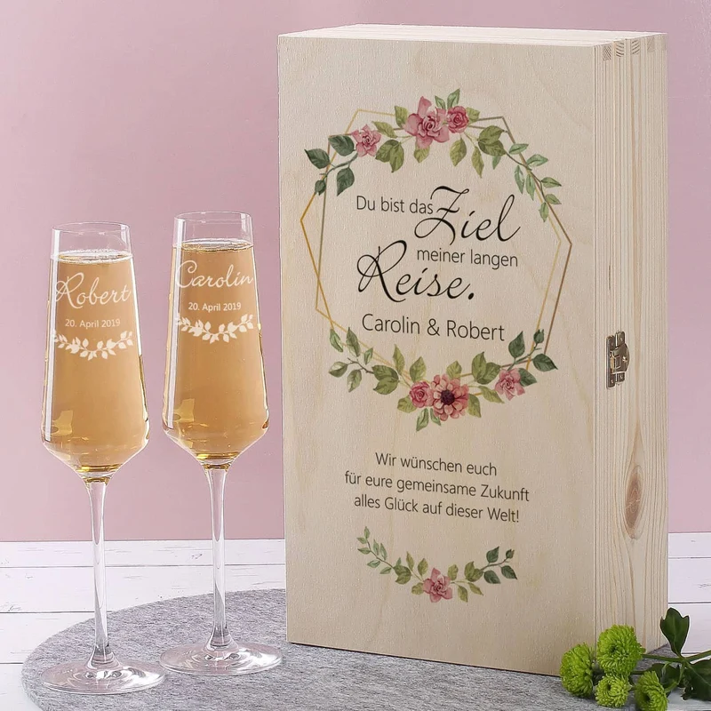 Geschenkset mit Holzbox und zwei Sektgläsern zur Hochzeit