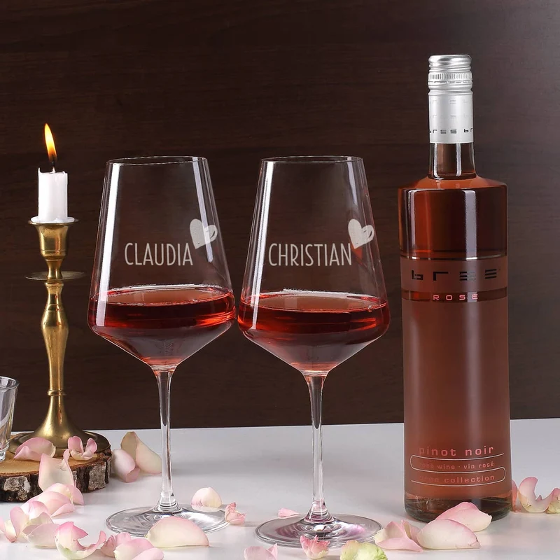 Geschenkset mit zwei gravierten Weingläsern und Wein in bedruckter Geschenkbox