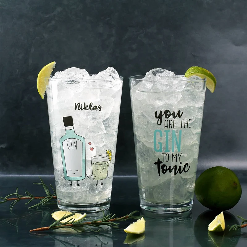 Gin-Set mit zwei Gläsern in bedruckter Verpackung