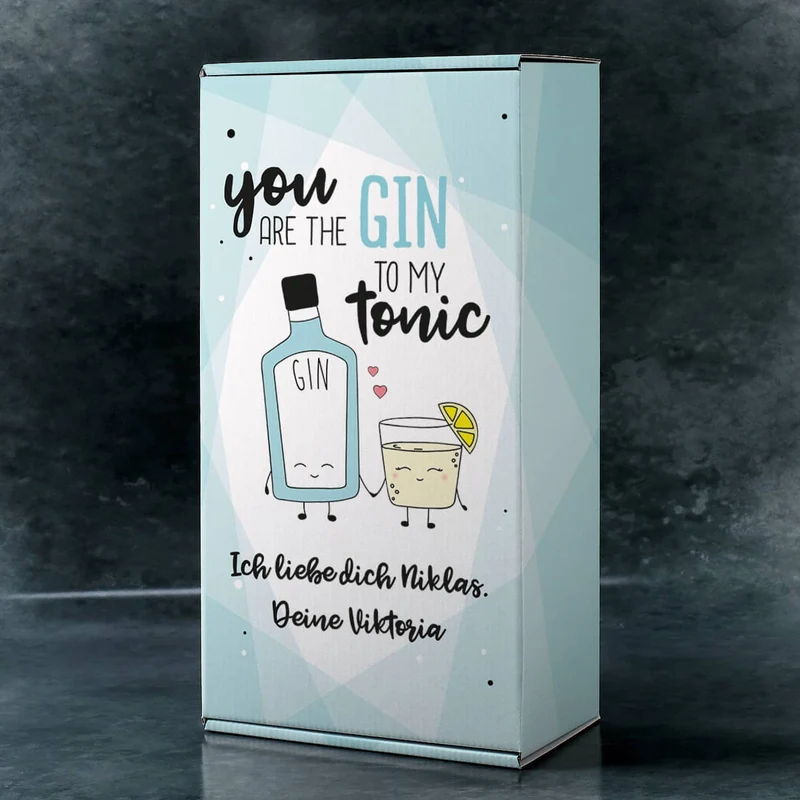 Gin-Set mit zwei Gläsern in bedruckter Verpackung